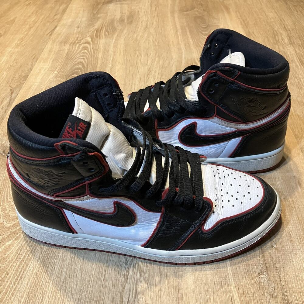 Nike Air Jordan 1 Retro Bloodline size 9.5 Mens 555088–062 Black Red White